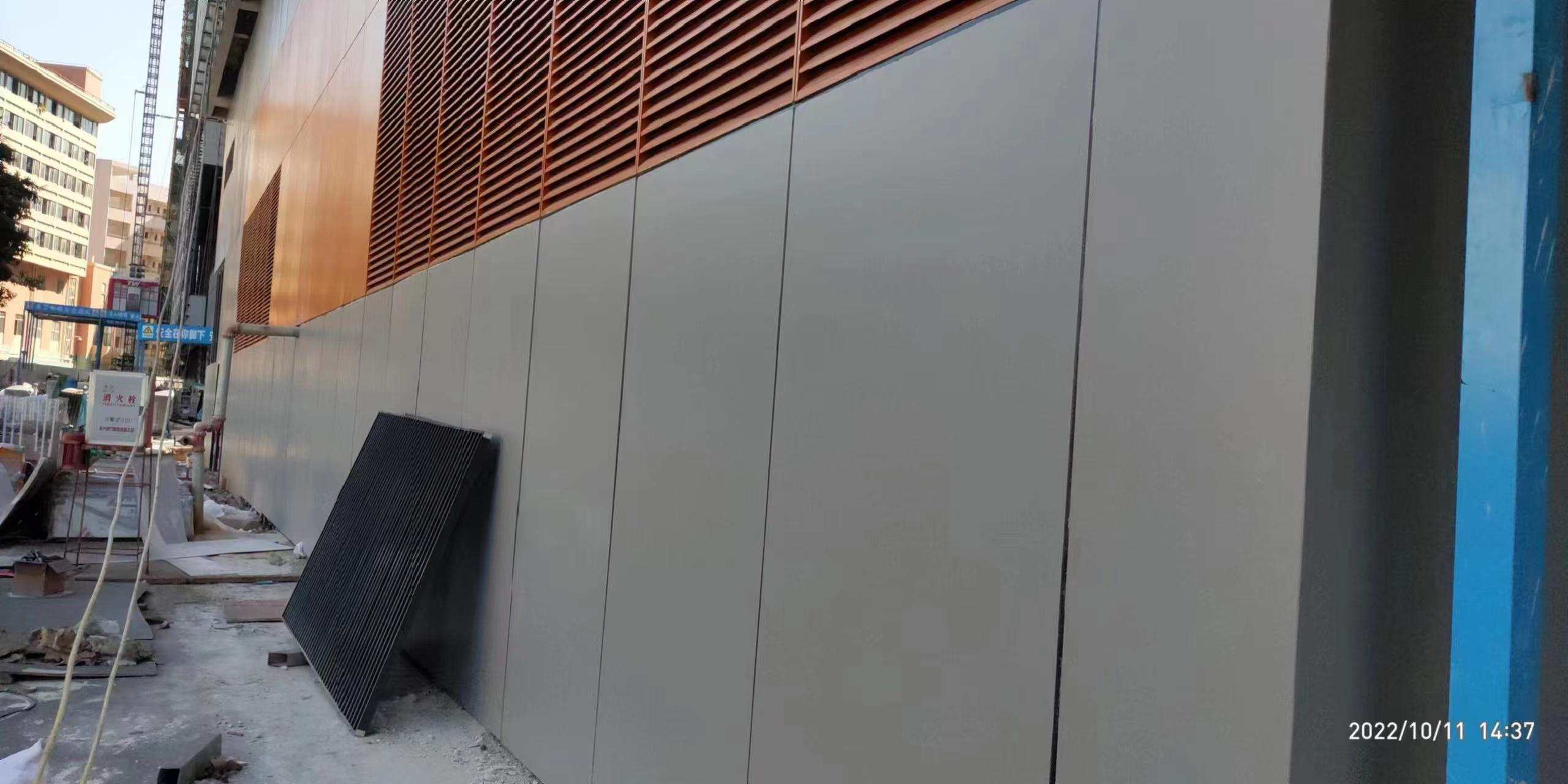 深圳龙华观澜中学UHPC外墙挂板